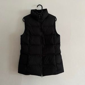 GAP black quilted down puffer vest